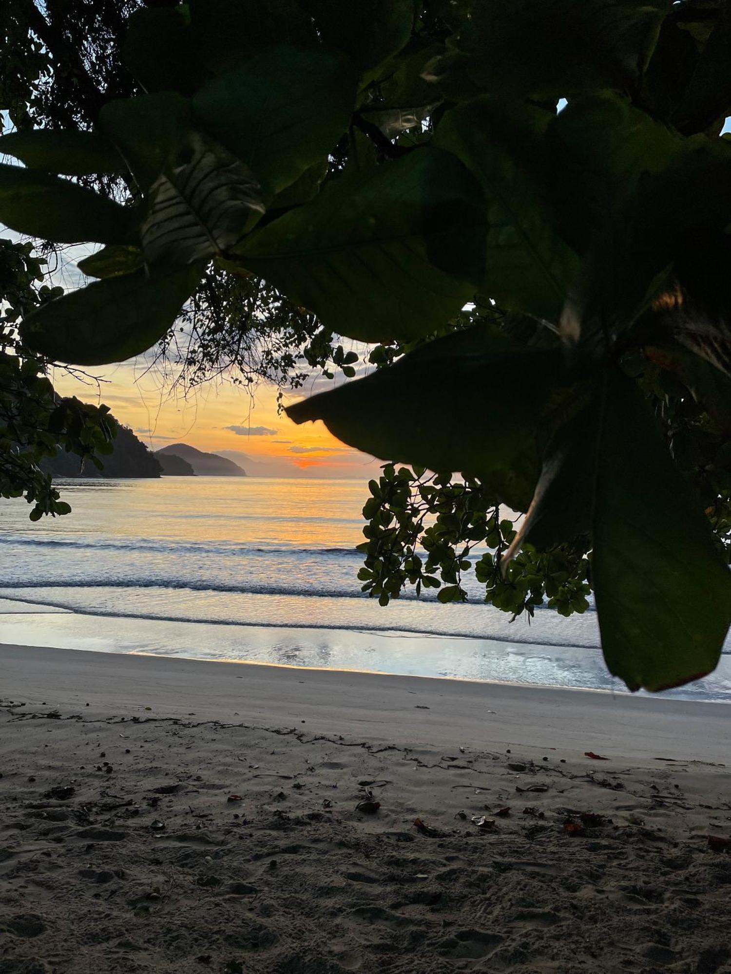 Apartamento Com Vista Pro Mar No Centro De Ubatuba - 2 Quartos E Cozinha Completa Exterior foto